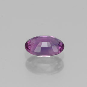0.55カラットの天然バイオレットサファイア（5.9×4.1 mm・オーバルカット）