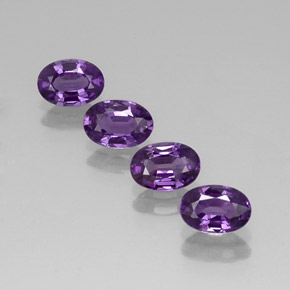 カラットの天然バイオレットサファイア（5.9×4.1 mm・オーバルカット）