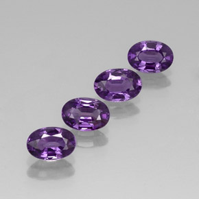 カラットの天然バイオレットサファイア（5.9×4.1 mm・オーバルカット）