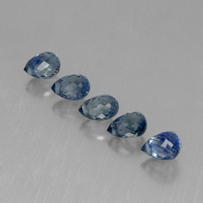 カラットの天然ブルーサファイア（4.8×3.4 mm・ブリオレット）