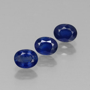 カラットの天然ブルーサファイア（4.7×3.7 mm・オーバルカット）