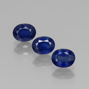 カラットの天然ブルーサファイア（4.7×3.7 mm・オーバルカット）