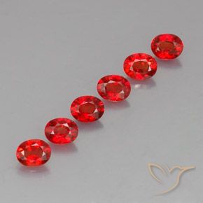 2.15カラットの天然明るい赤サファイア（4.6×3.6 mm・オーバルカット）