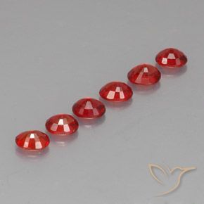 2.15カラットの天然明るい赤サファイア（4.6×3.6 mm・オーバルカット）
