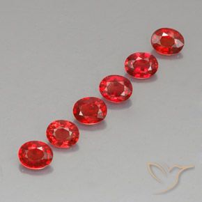 2.10カラットの天然明るい赤サファイア（4.6×3.7 mm・オーバルカット）