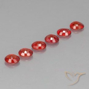 2.10カラットの天然明るい赤サファイア（4.6×3.7 mm・オーバルカット）