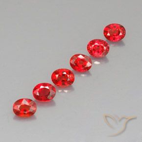 2.21カラットの天然明るい赤サファイア（4.5×3.6 mm・オーバルカット）