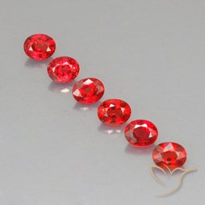 2.21カラットの天然明るい赤サファイア（4.5×3.6 mm・オーバルカット）