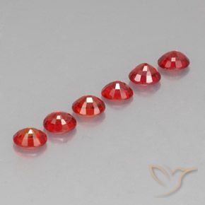 2.21カラットの天然明るい赤サファイア（4.5×3.6 mm・オーバルカット）