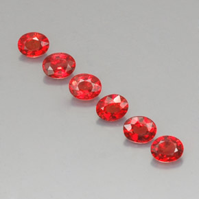カラットの天然レッドオレンジサファイア（4.5×3.6 mm・オーバルカット）