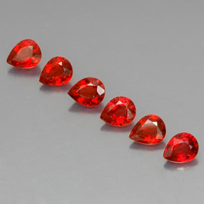 1.69カラットの天然明るい赤サファイア（4.5×3.6 mm・洋梨の形）