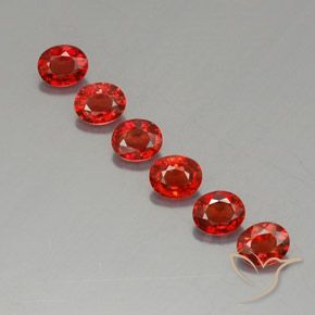 2.05カラットの天然明るい赤サファイア（4.5×3.7 mm・オーバルカット）