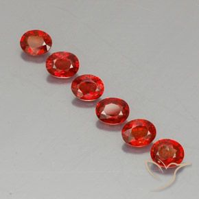 2.12カラットの天然明るい赤サファイア（4.6×3.7 mm・オーバルカット）