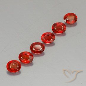 2.12カラットの天然明るい赤サファイア（4.6×3.7 mm・オーバルカット）