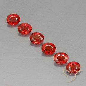 2.08カラットの天然明るい赤サファイア（4.5×3.7 mm・オーバルカット）