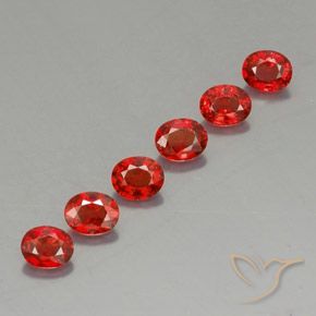 2.08カラットの天然明るい赤サファイア（4.5×3.7 mm・オーバルカット）