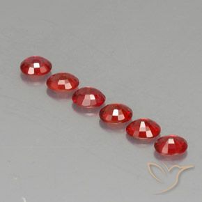 2.08カラットの天然明るい赤サファイア（4.5×3.7 mm・オーバルカット）