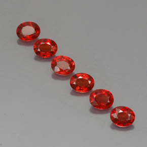 2.08カラットの天然明るい赤サファイア（4.5×3.7 mm・オーバルカット）
