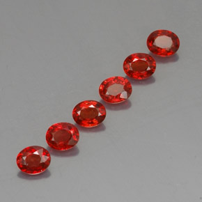 2.08カラットの天然明るい赤サファイア（4.5×3.7 mm・オーバルカット）