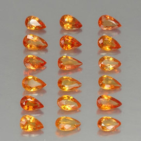 カラットの天然イエローオレンジサファイア（4.9×3 mm・洋梨の形）