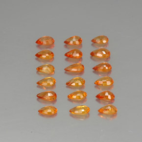 カラットの天然イエローオレンジサファイア（4.9×3 mm・洋梨の形）