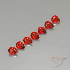 1.97カラットの天然明るい赤サファイア（4.5×3.5 mm・洋梨の形）