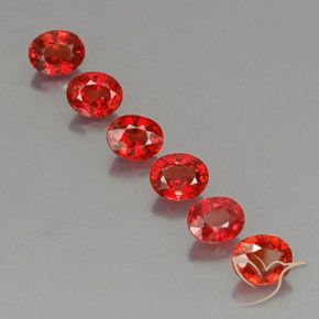 2.37カラットの天然明るい赤サファイア（4.6×3.7 mm・オーバルカット）