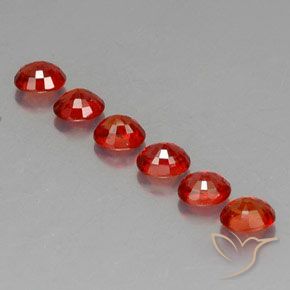 2.37カラットの天然明るい赤サファイア（4.6×3.7 mm・オーバルカット）