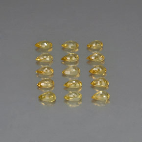 カラットの天然ゴールデンイエローサファイア（4.9×3 mm・洋梨の形）
