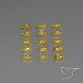 4.27カラットの天然ミディアムゴールデンサファイア（4.8×3.2 mm・洋梨の形）