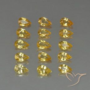 3.68カラットの天然ミディアムゴールデンサファイア（4.9×3.1 mm・洋梨の形）
