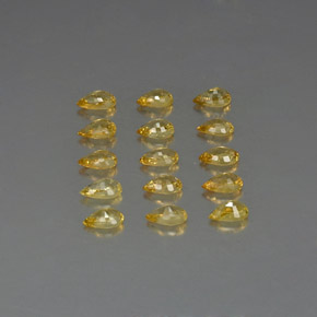カラットの天然ゴールデンイエローサファイア（5×3.1 mm・洋梨の形）