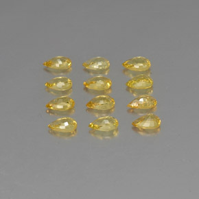 カラットの天然ゴールデンイエローサファイア（4.9×3 mm・洋梨の形）