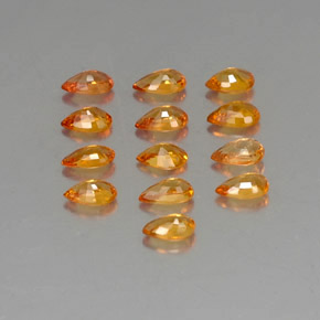 3.77カラットの天然イエローオレンジサファイア（5.2×2.9 mm・洋梨の形）