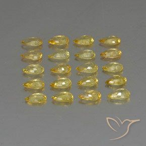 4.30カラットの天然イエローサファイア（4.7×3 mm・洋梨の形）