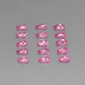 4.04カラットの天然ピンクサファイア（5.1×3.1 mm・洋梨の形）