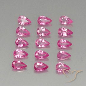 3.58カラットの天然ミディアムダークピンクサファイア（4.7×3.1 mm・洋梨の形）