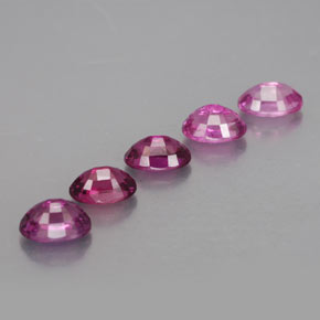 カラットの天然マルチピンクサファイア（6×4 mm・オーバルカット）