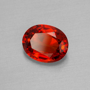1.21カラットの天然レッドオレンジサファイア（7.3×5.8 mm・オーバルカット）