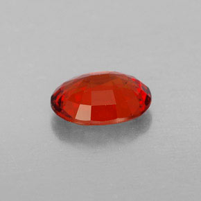 1.21カラットの天然レッドオレンジサファイア（7.3×5.8 mm・オーバルカット）