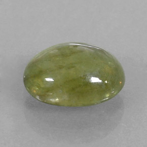 2.97カラットの天然黄色がかった緑サファイア（9.5×6.8 mm・透明）