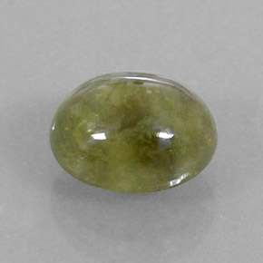 3.17カラットの天然黄色がかった緑サファイア（8.7×7 mm・透明）