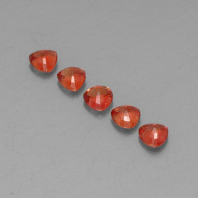 1.87カラットの天然ミディアムオレンジサファイア（4.1×4.1 mm・トリリアント）