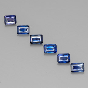 カラットの天然ブルーサファイア（4.1×3 mm・エメラルドカット）
