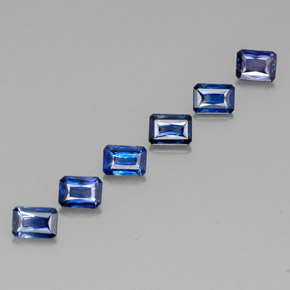 カラットの天然ブルーサファイア（4.1×3 mm・エメラルドカット）