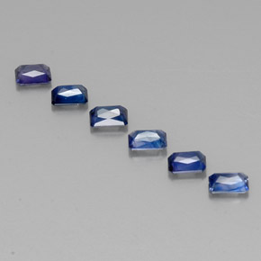 カラットの天然ブルーサファイア（4.1×3 mm・エメラルドカット）