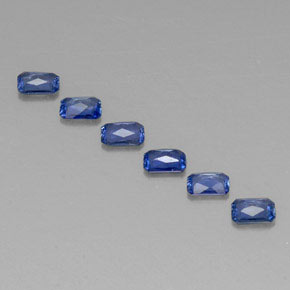 カラットの天然ブルーサファイア（4.1×3.2 mm・エメラルドカット）