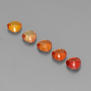1.93カラットの天然マルチカラーサファイア（4.1×4.1 mm・トリリアント）