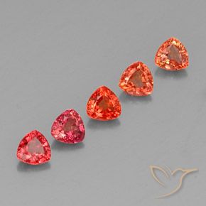 1.76カラットの天然マルチカラーサファイア（4.1×4.1 mm・トリリアント）