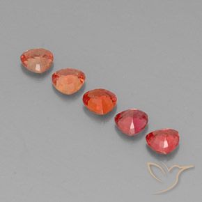 1.76カラットの天然マルチカラーサファイア（4.1×4.1 mm・トリリアント）
